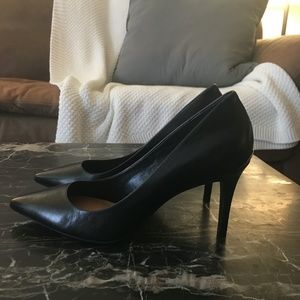 Calvin Klein Gayle Leather Pump